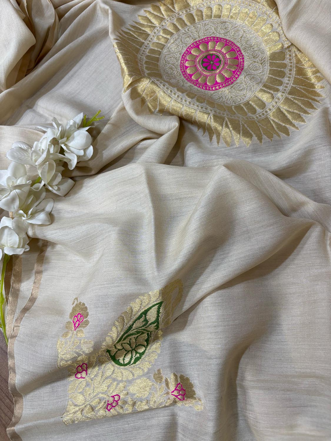 Dyeable Banarasi Handloom Pure Moonga Silk Koniya Design Dupatta - Luxurion World