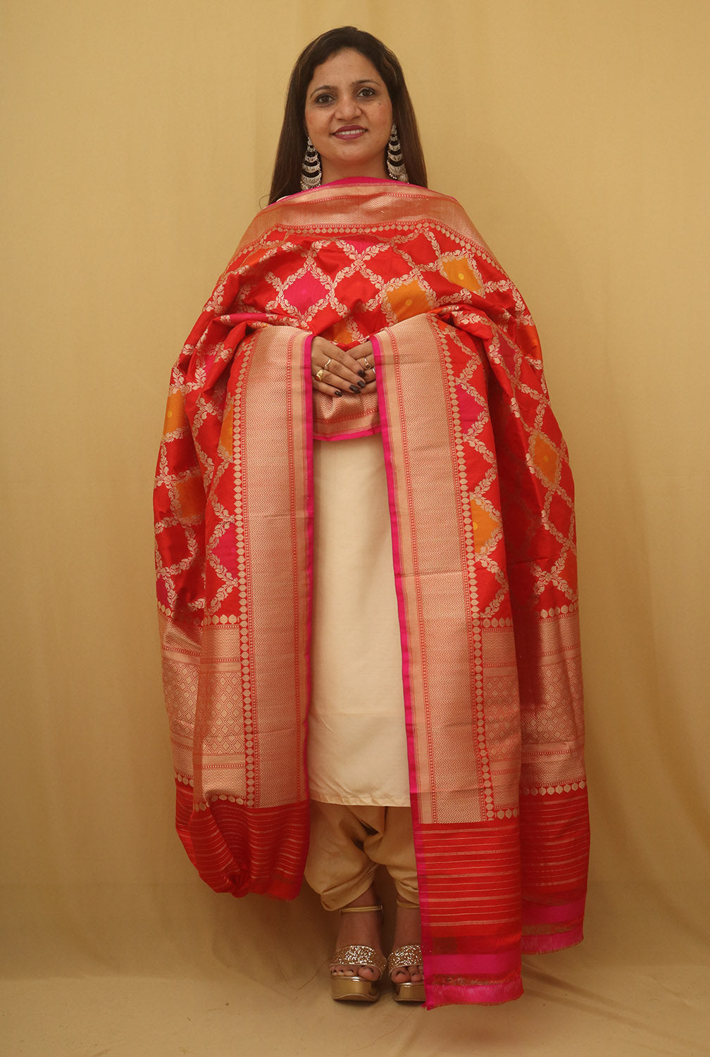 Red Banarasi Handloom Pure Katan Silk Kadwa Dupatta - Luxurion World