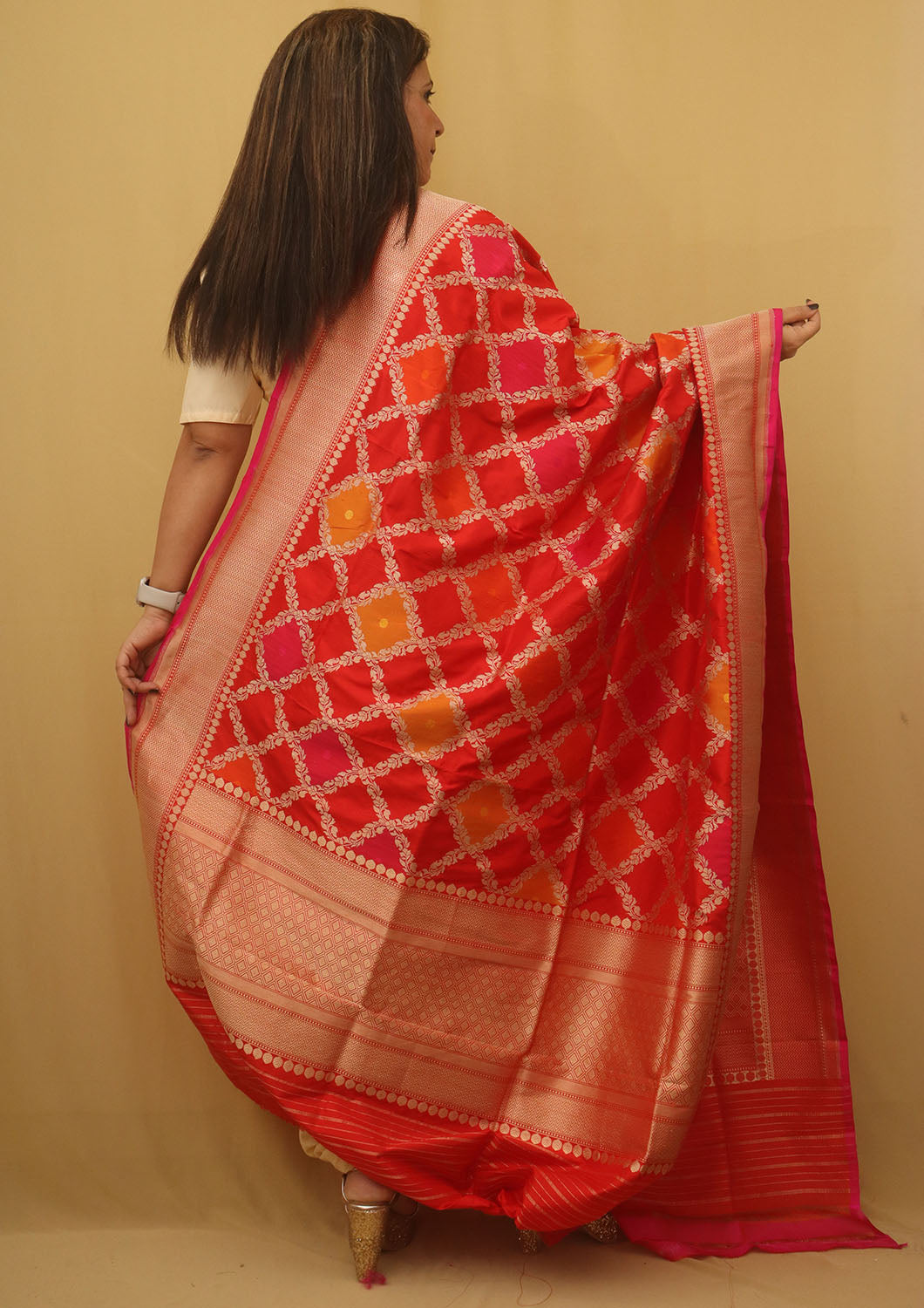 Red Banarasi Handloom Pure Katan Silk Kadwa Dupatta - Luxurion World