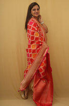 Red Banarasi Handloom Pure Katan Silk Kadwa Dupatta - Luxurion World