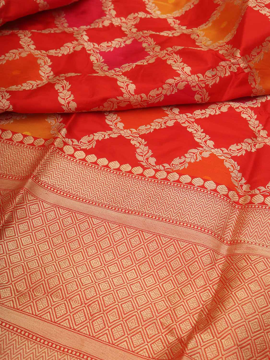 Red Banarasi Handloom Pure Katan Silk Kadwa Dupatta - Luxurion World