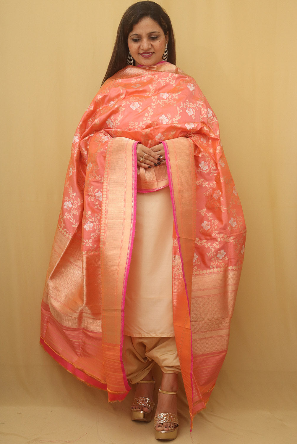 Peach And Pink Banarasi Handloom Pure Katan Silk Kadwa Dupatta - Luxurion World