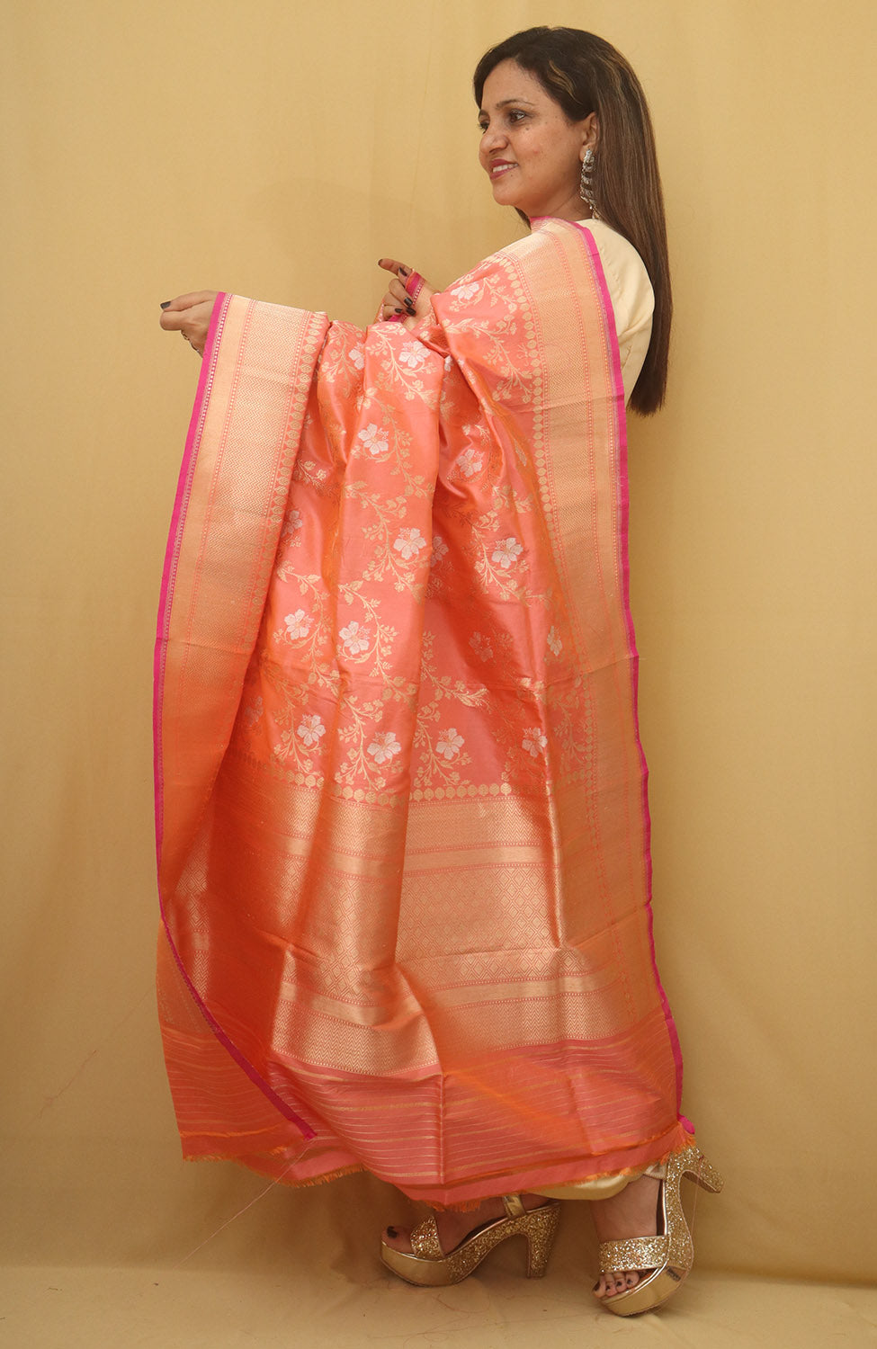 Peach And Pink Banarasi Handloom Pure Katan Silk Kadwa Dupatta - Luxurion World