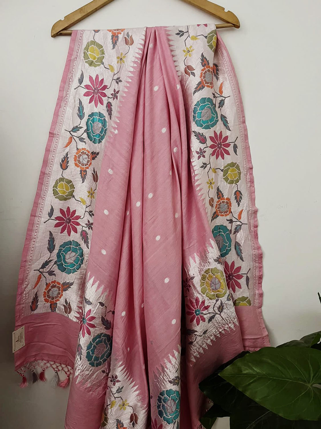 Exquisite Pink Banarasi Handloom Pure Moonga Silk Dupatta - Luxurion World