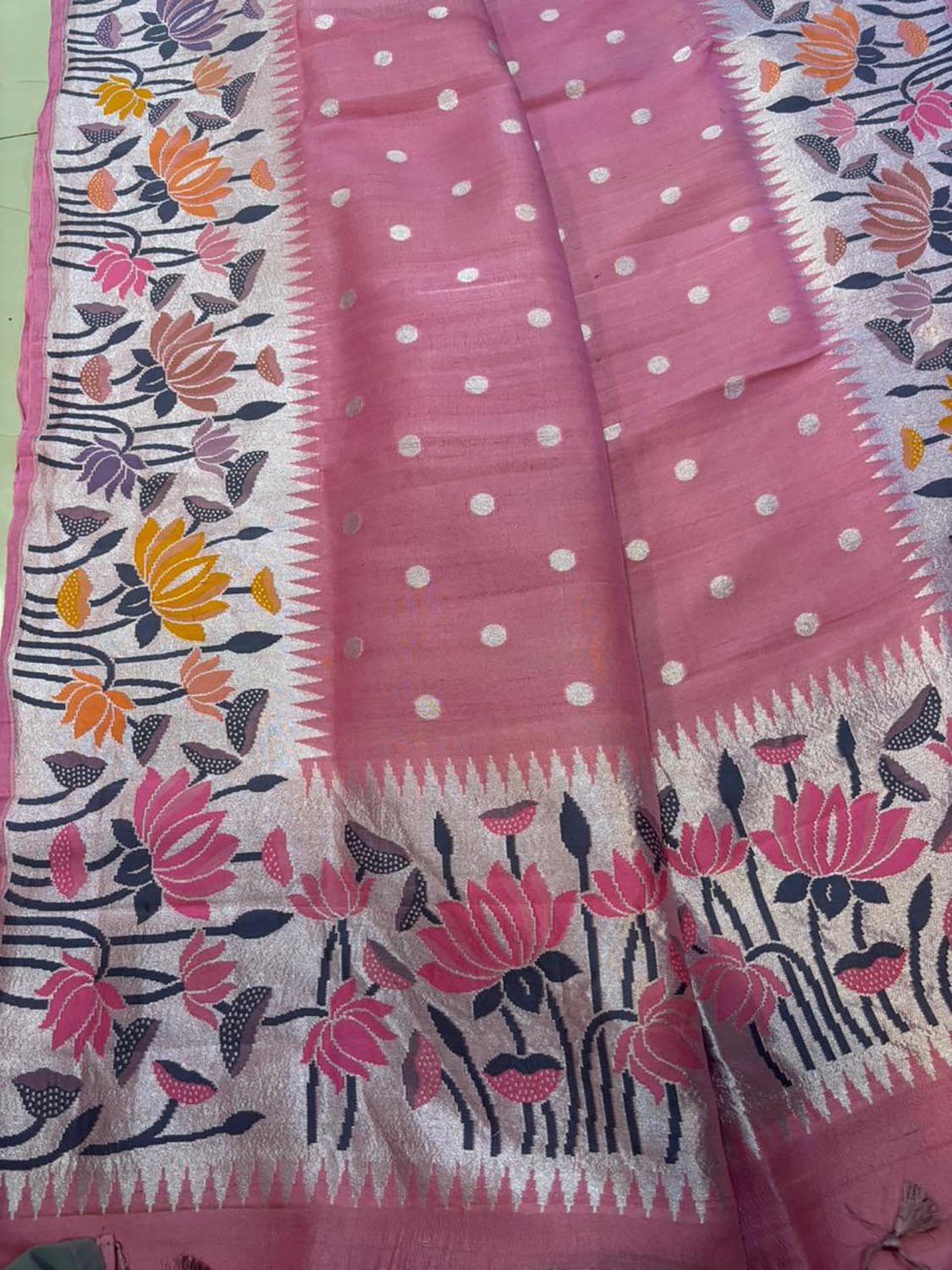 Pink Banarasi Handloom Pure Moonga Silk Flower Design Dupatta - Luxurion World