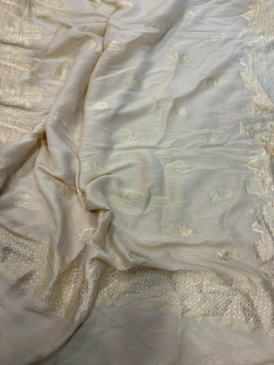 Dyeable Banarasi Handloom Pure Moonga Silk Dupatta - Luxurion World- Crafted Heirlooms