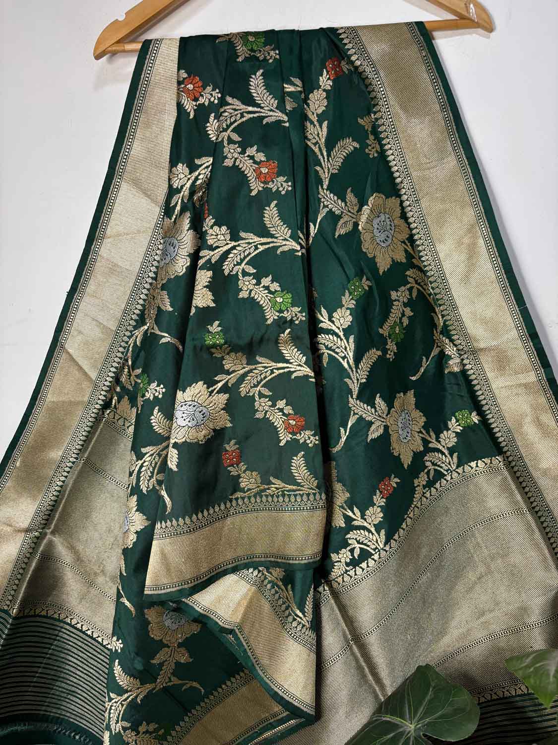 Exquisite Green Banarasi Handloom Pure Katan Silk Kadwa Dupatta - Luxurion World- Crafted Heirlooms