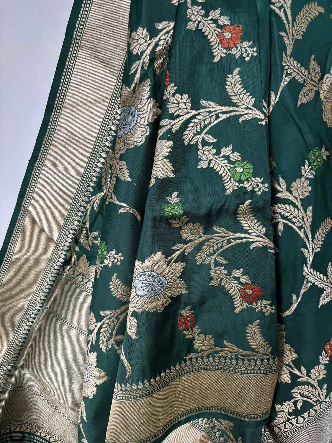 Exquisite Green Banarasi Handloom Pure Katan Silk Kadwa Dupatta - Luxurion World- Crafted Heirlooms