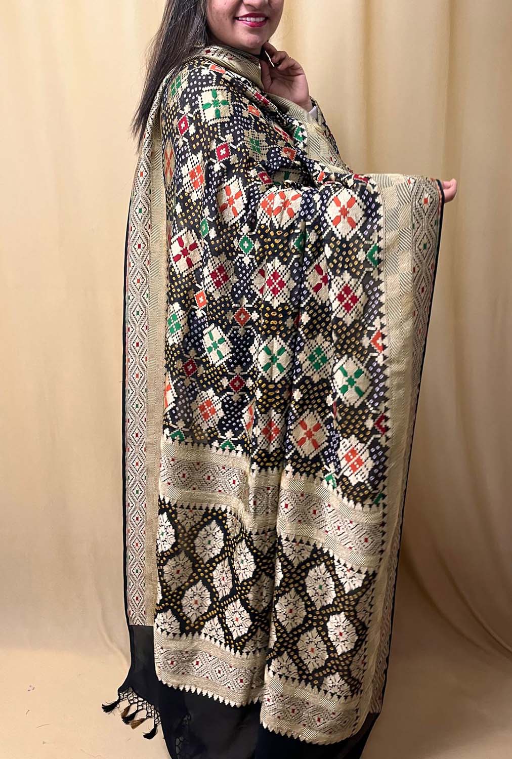 Elegant Black Banarasi Bandhani Georgette Dupatta: A Timeless Accessory - Luxurion World