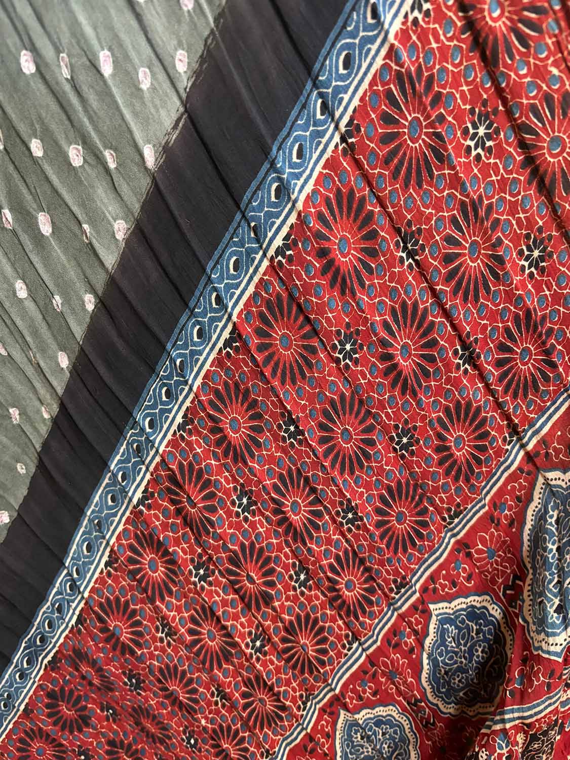 Elegant Grey Bandhani Modal Gajji Silk Dupatta - Luxurion World