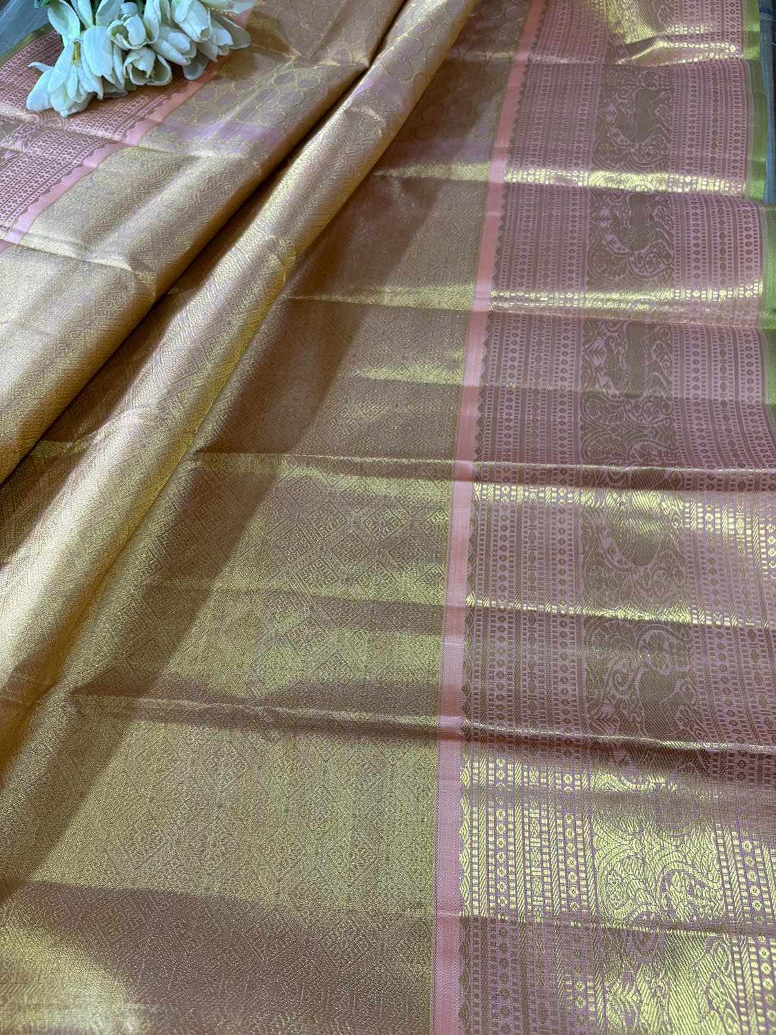 Golden And Purple Kanjeevaram Handloom Pure Silk Dupatta: Pure Elegance - Luxurion World
