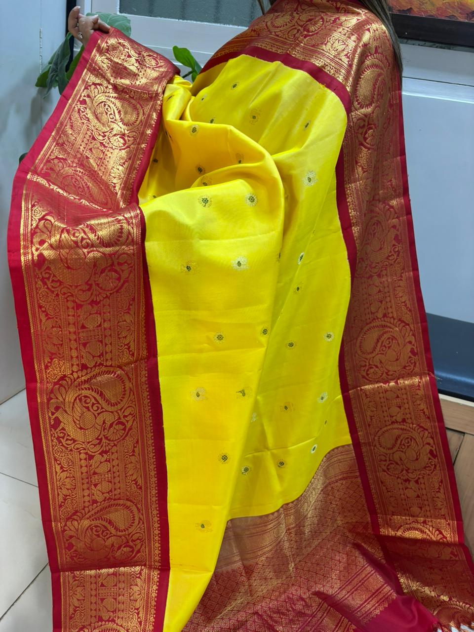 Yellow Pure Kanjeevaram Gadwal Silk Handloom Dupatta - Luxurion World