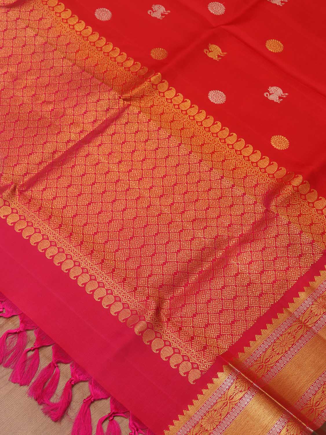 Red Kanjeevaram Handloom Pure Silk Dupatta - Luxurion World