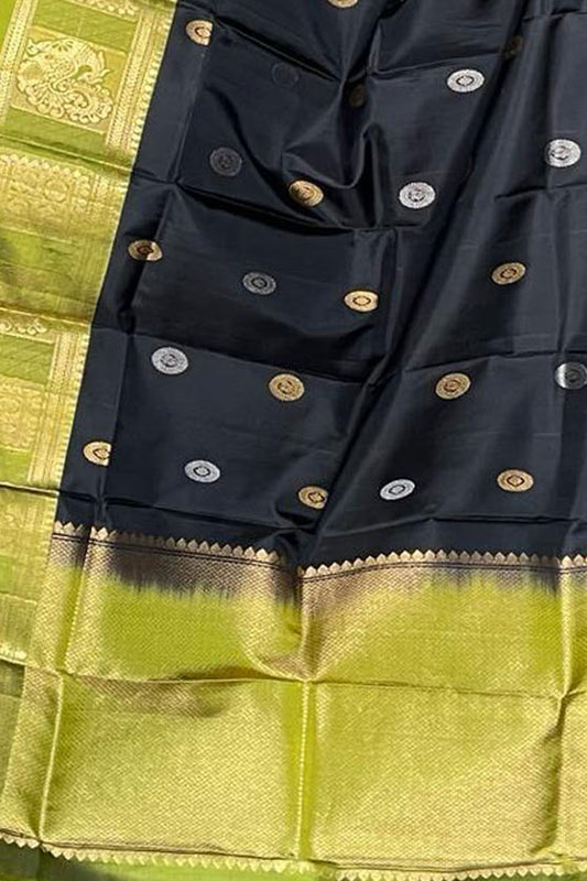 Exquisite Black Kanjeevaram Silk Dupatta - Luxurion World