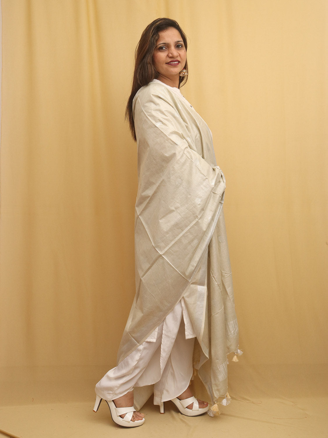 Off White Bhagalpur Handloom Linen Cotton Dupatta - Luxurion World