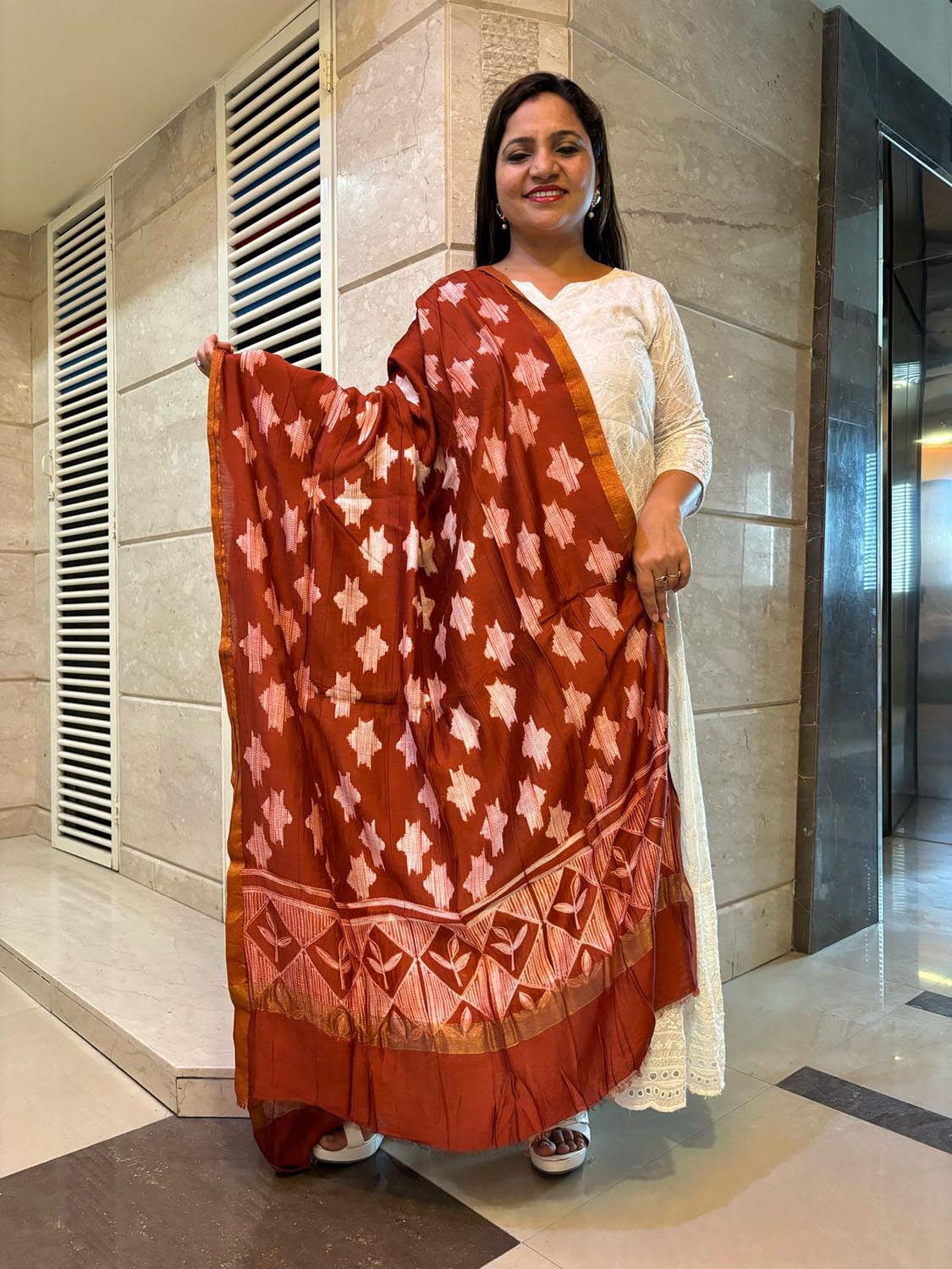 Stunning Maroon Shibori Tie N Dye Maheshwari Silk Dupatta - Luxurion World- Crafted Heirlooms