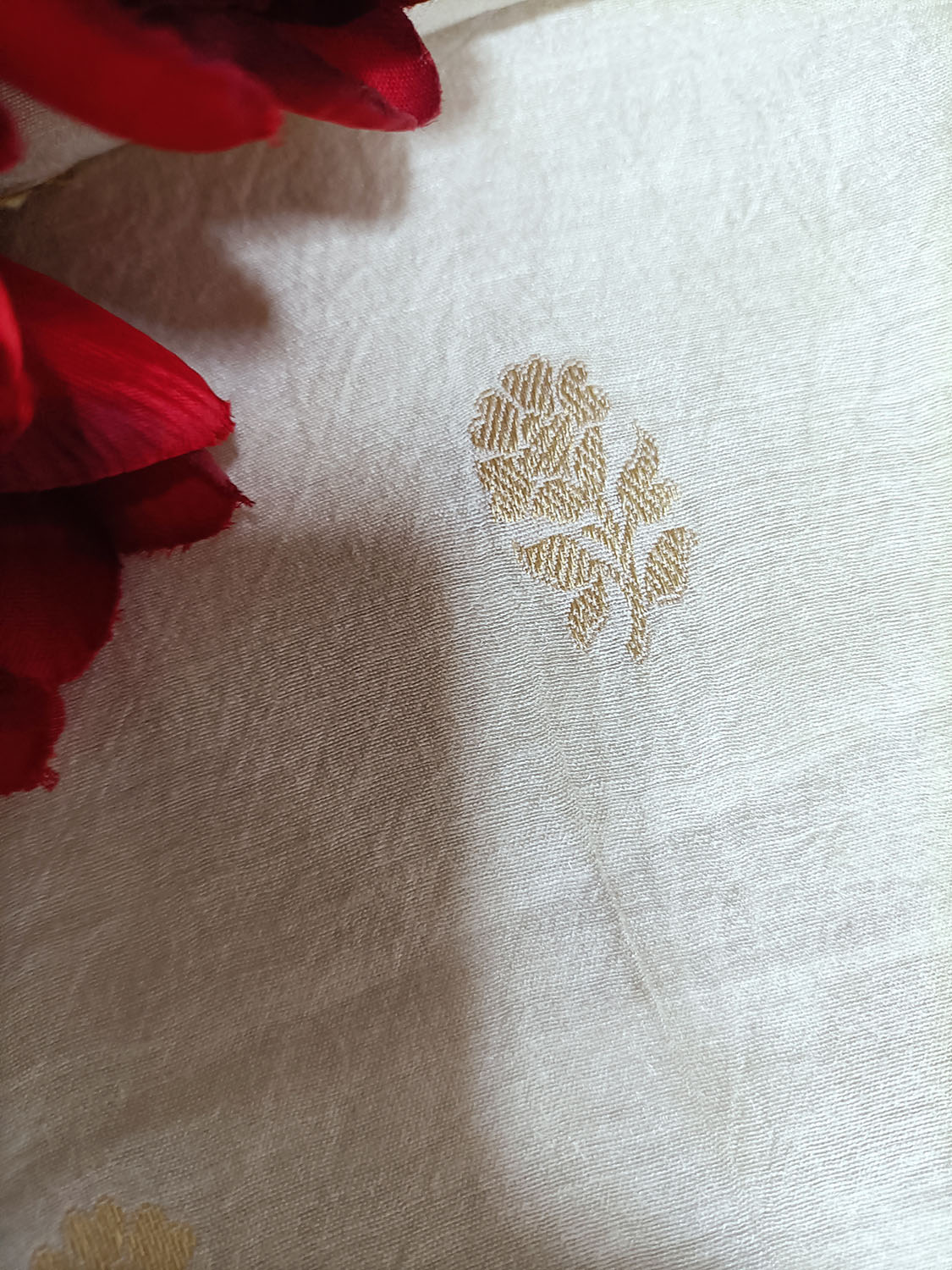 Dyeable Handloom Banarasi Pure Moonga Silk Booti Design Fabric ( 2.5 Mtr ) - Luxurion World