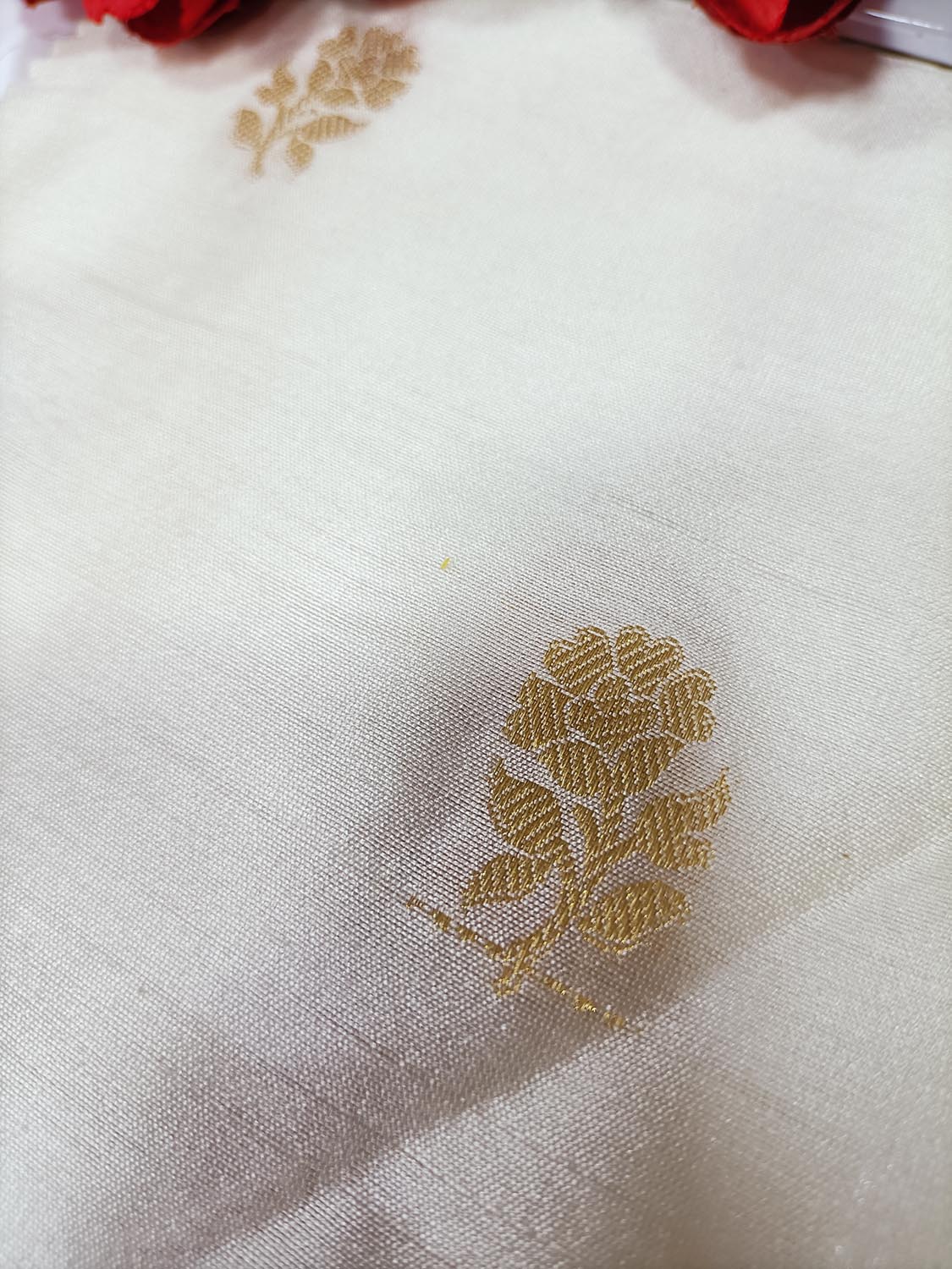 Dyeable Handloom Banarasi Pure Chiniya Silk Booti Design Fabric ( 2.5 Mtr ) - Luxurion World