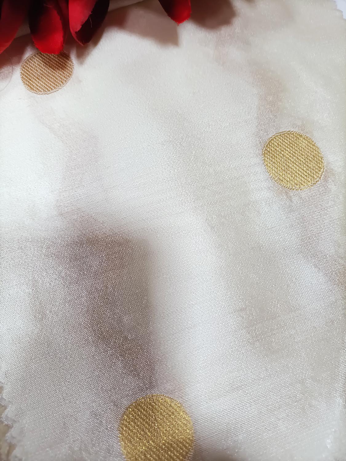 Dyeable Handloom Banarasi Pure Chiniya Silk Booti Design Fabric ( 2.5 Mtr ) - Luxurion World