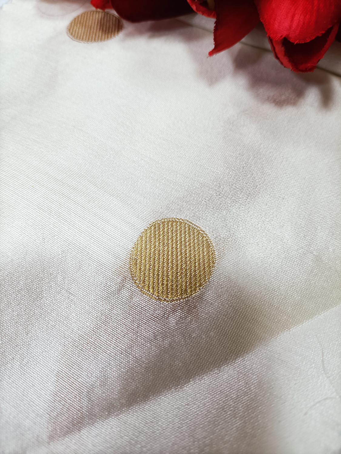 Dyeable Handloom Banarasi Pure Chiniya Silk Booti Design Fabric ( 2.5 Mtr ) - Luxurion World