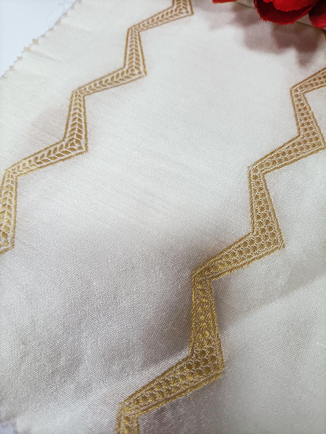 Dyeable Handloom Banarasi Pure Chiniya Silk Zig Zag Design Fabric ( 2.5 Mtr ) - Luxurion World