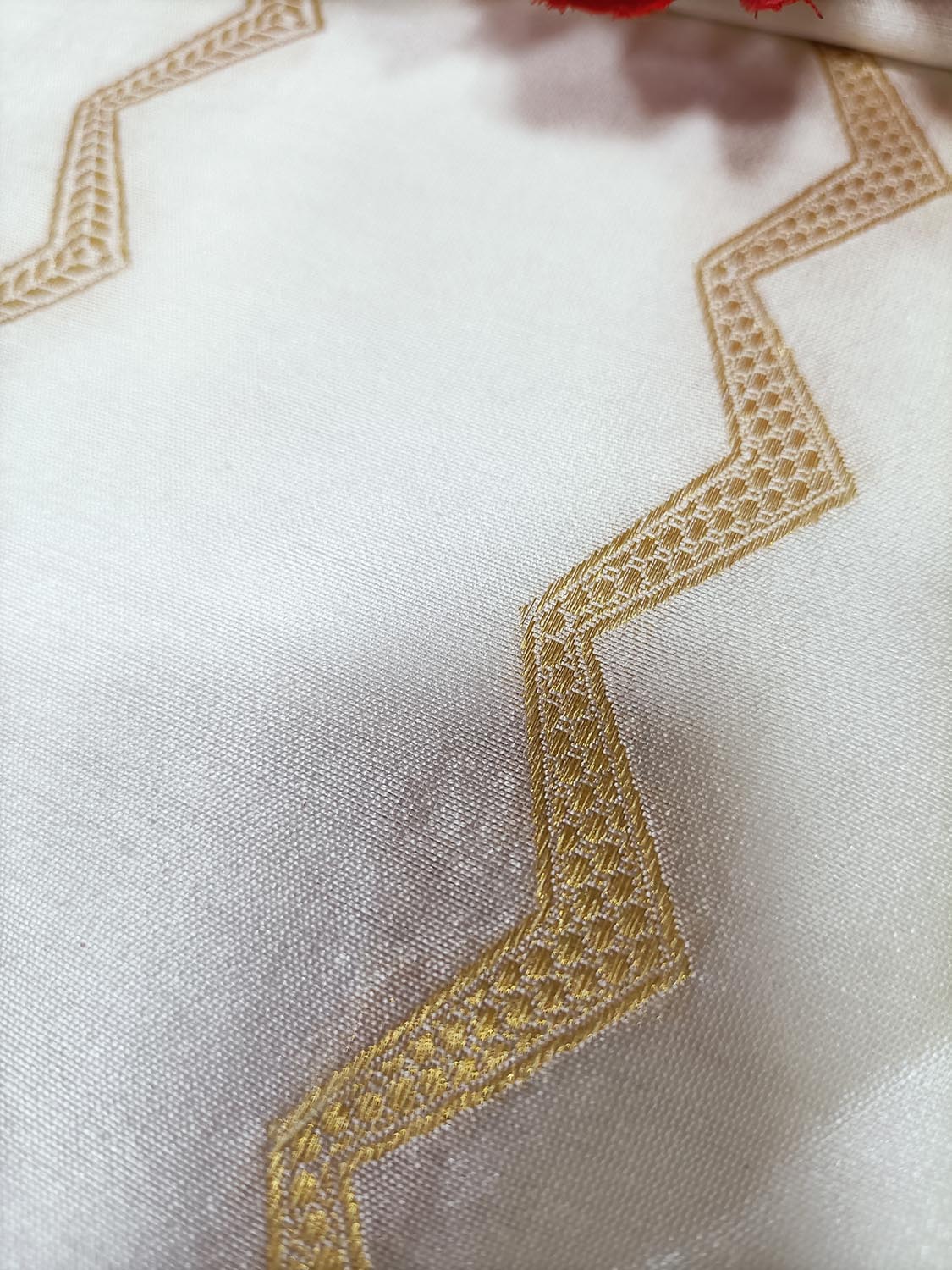 Dyeable Handloom Banarasi Pure Chiniya Silk Zig Zag Design Fabric ( 2.5 Mtr ) - Luxurion World