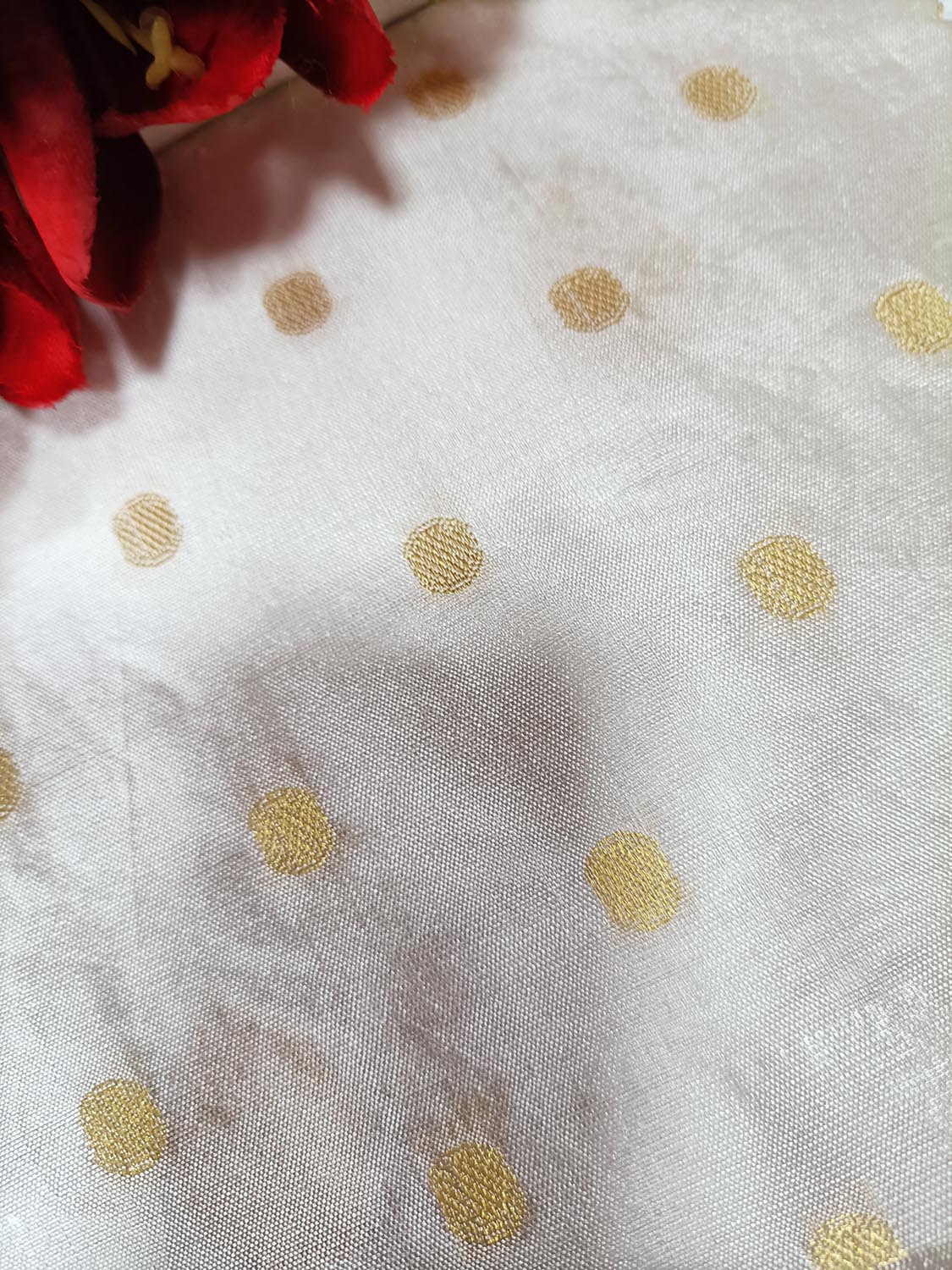 Dyeable Handloom Banarasi Pure Chiniya Silk Booti Design Fabric ( 2.5 Mtr ) - Luxurion World