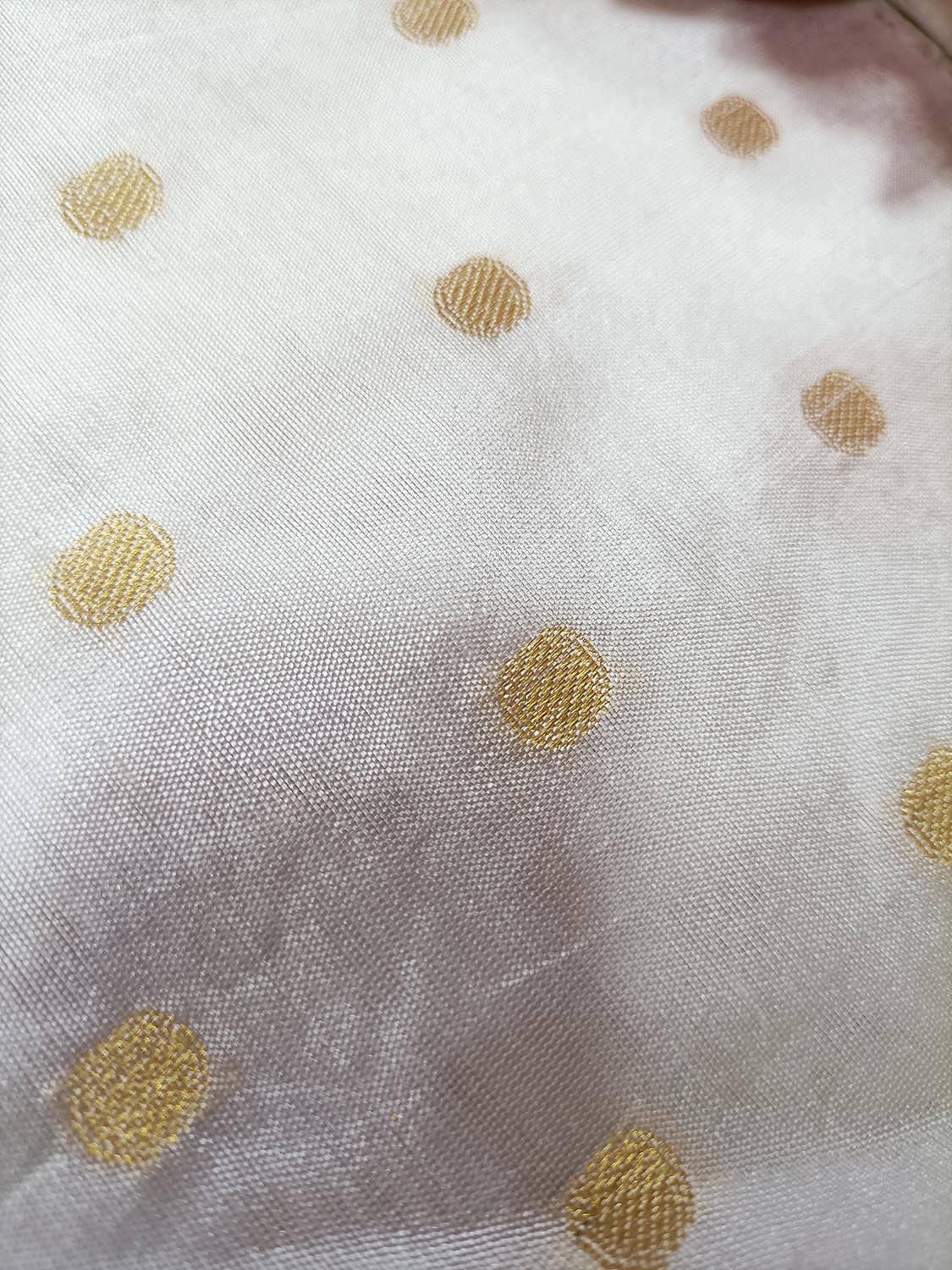 Dyeable Handloom Banarasi Pure Chiniya Silk Booti Design Fabric ( 2.5 Mtr ) - Luxurion World