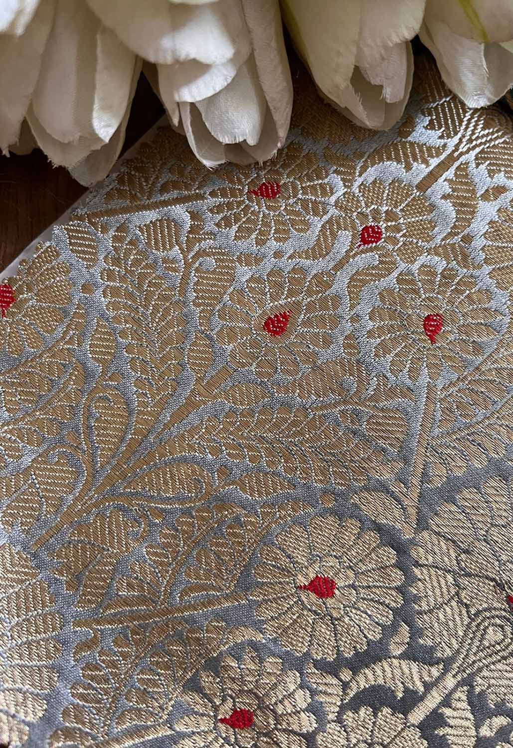 Elegant Grey Banarasi Handloom Brocade Silk Fabric ( 2.5 Mtr ) - Luxurion World