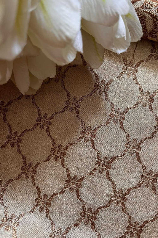 Exquisite Golden Banarasi Handloom Silk Fabric ( 2.5 Mtr ) - Luxurion World