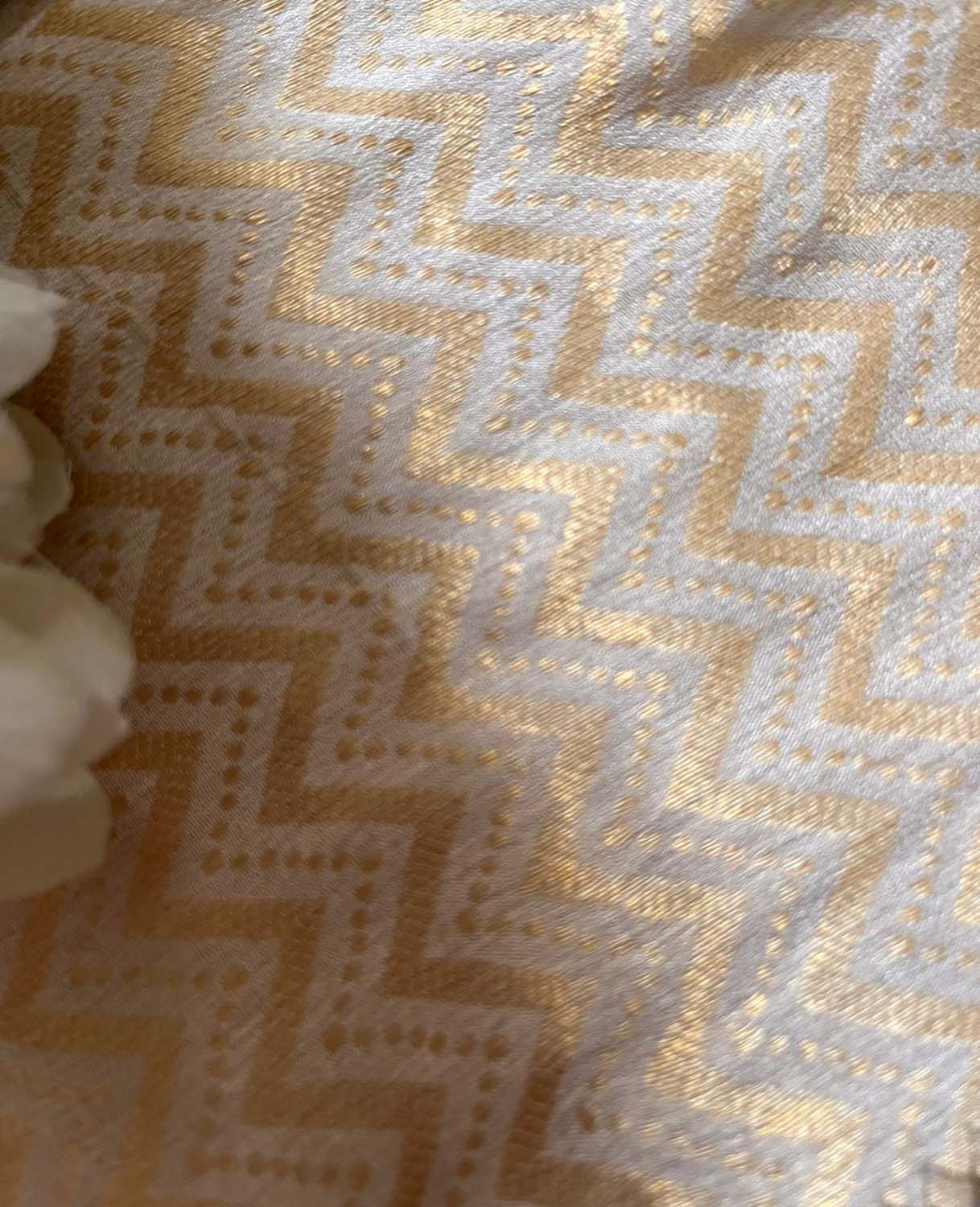 Exquisite Golden Banarasi Handloom Brocade Georgette Fabric  ( 2.5 Mtr ) - Luxurion World