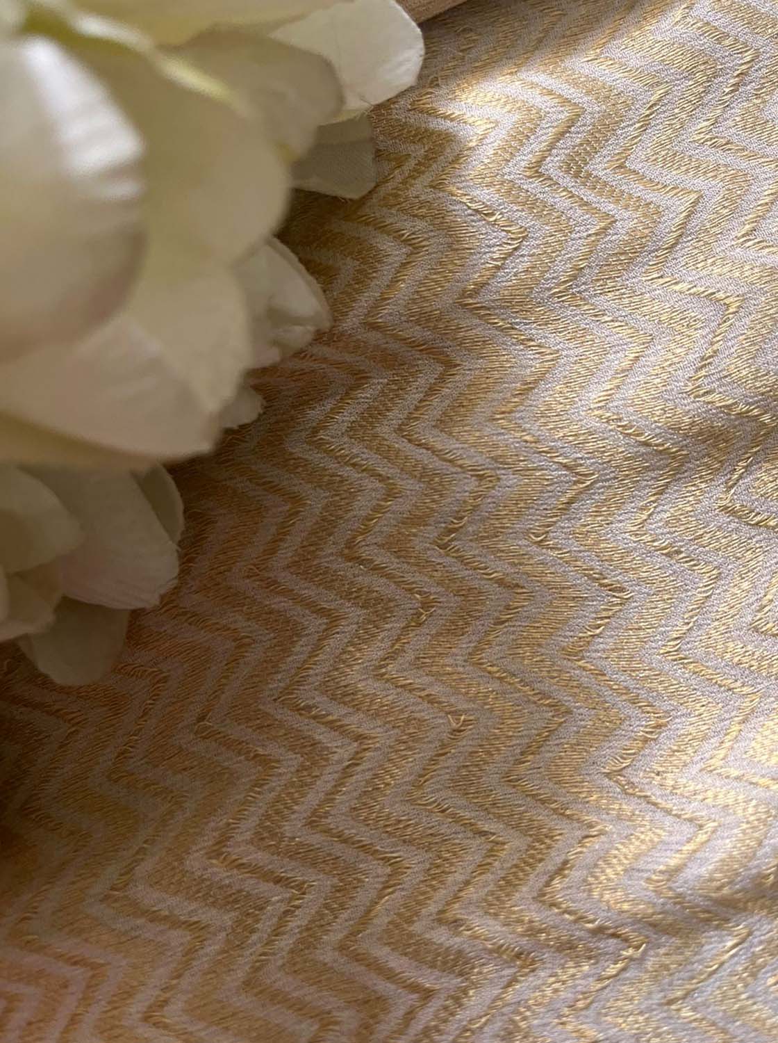 Exquisite Golden Banarasi Handloom Brocade Georgette ( 2.5 Mtr ) - Luxurion World