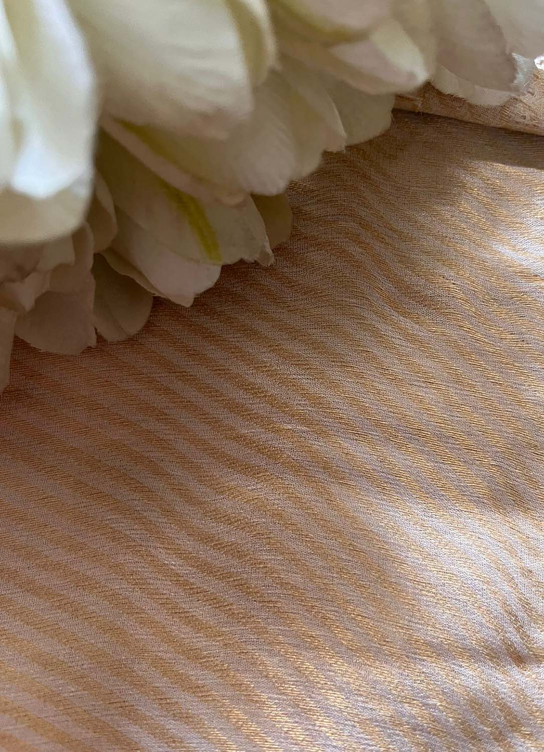 Exquisite Golden Banarasi Handloom Brocade Georgette ( 2.5 Mtr ) - Luxurion World