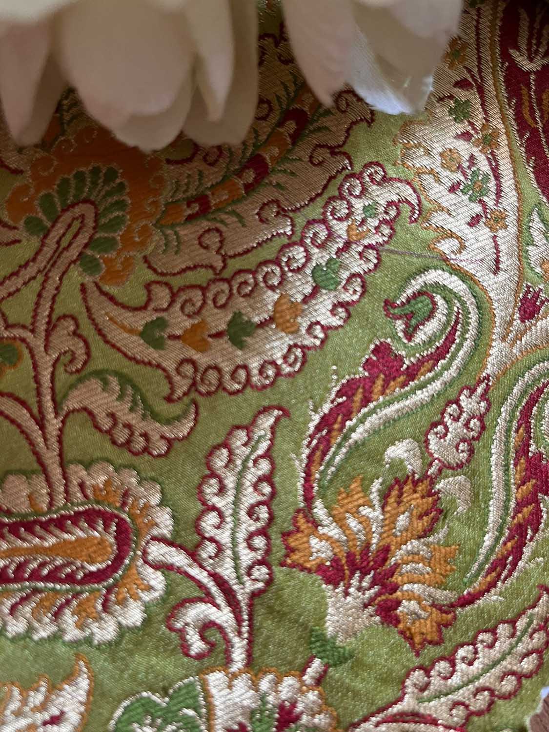 Green Banarasi Handloom Kimkhwab Silk Fabric ( 2.5 Mtr ) - Luxurion World