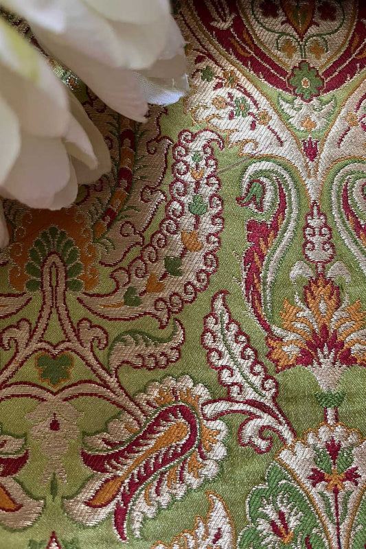 Green Banarasi Handloom Kimkhwab Silk Fabric ( 2.5 Mtr ) - Luxurion World