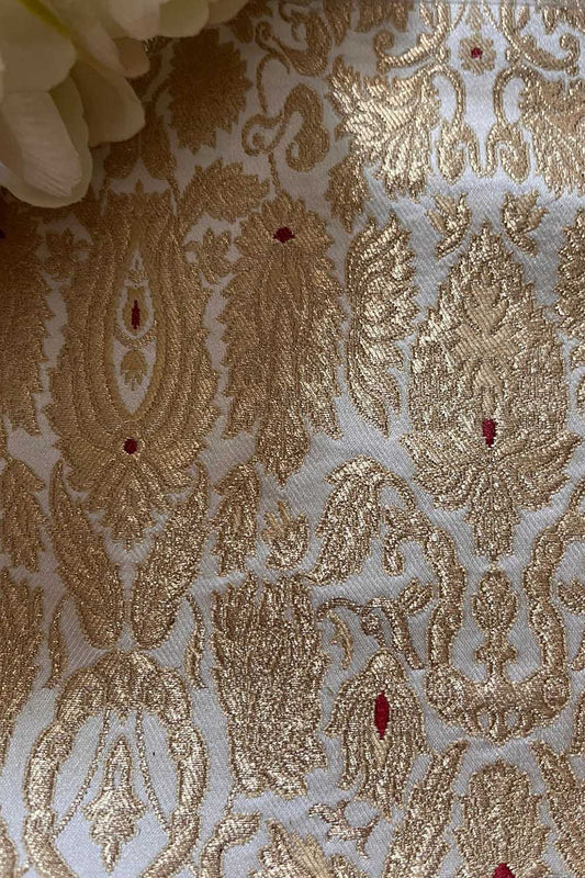 Elegant White Banarasi Handloom Kimkhwab Silk Fabric ( 2.5 Mtr )