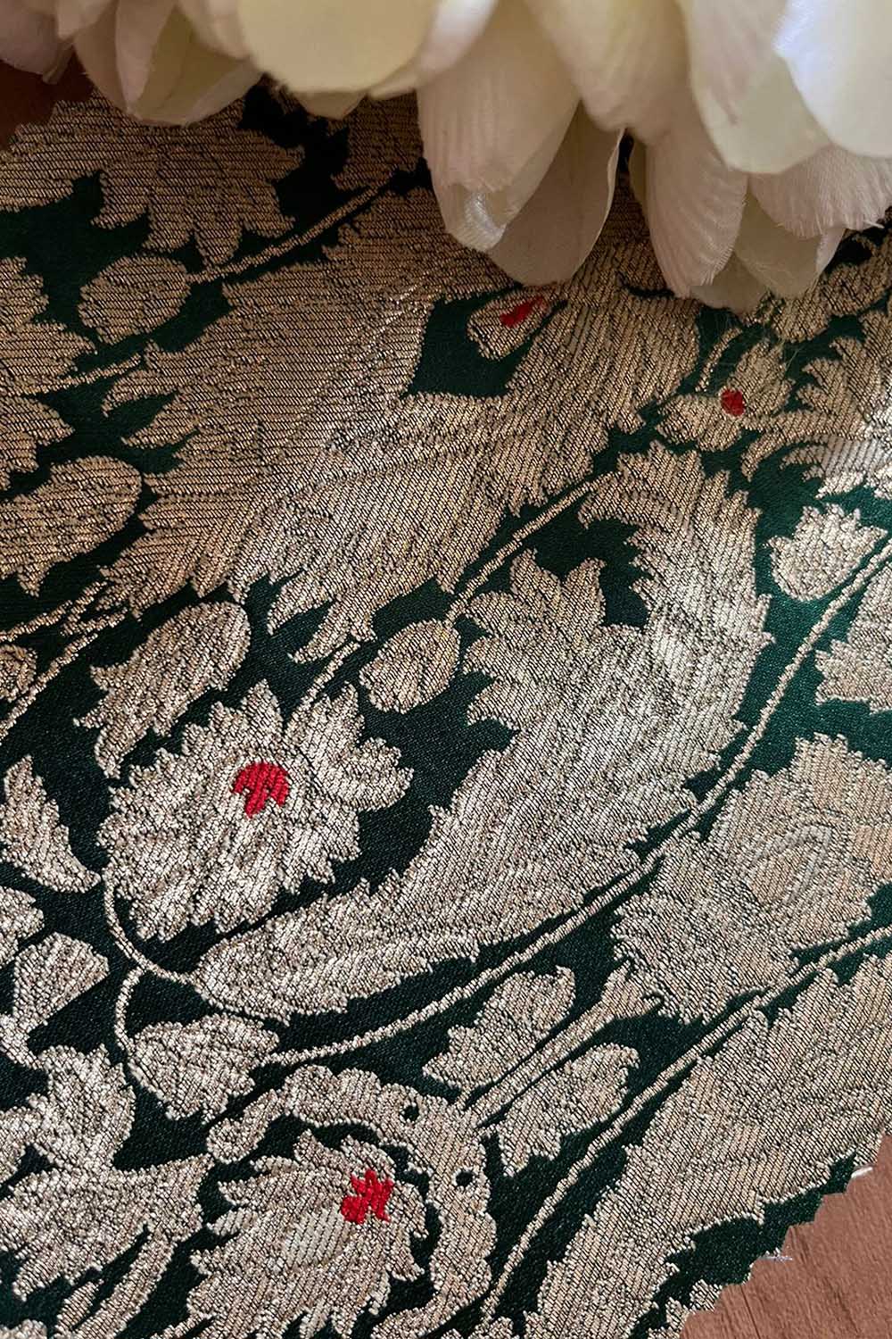 Green Banarasi Handloom Kimkhwab Silk Fabric ( 2.5 Mtr ) - Luxurion World