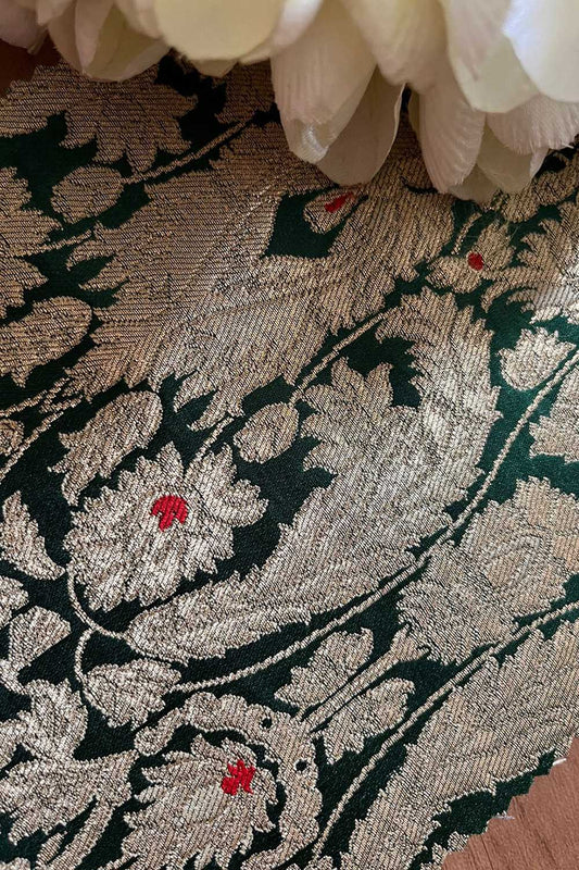 Green Banarasi Handloom Kimkhwab Silk Fabric ( 2.5 Mtr ) - Luxurion World