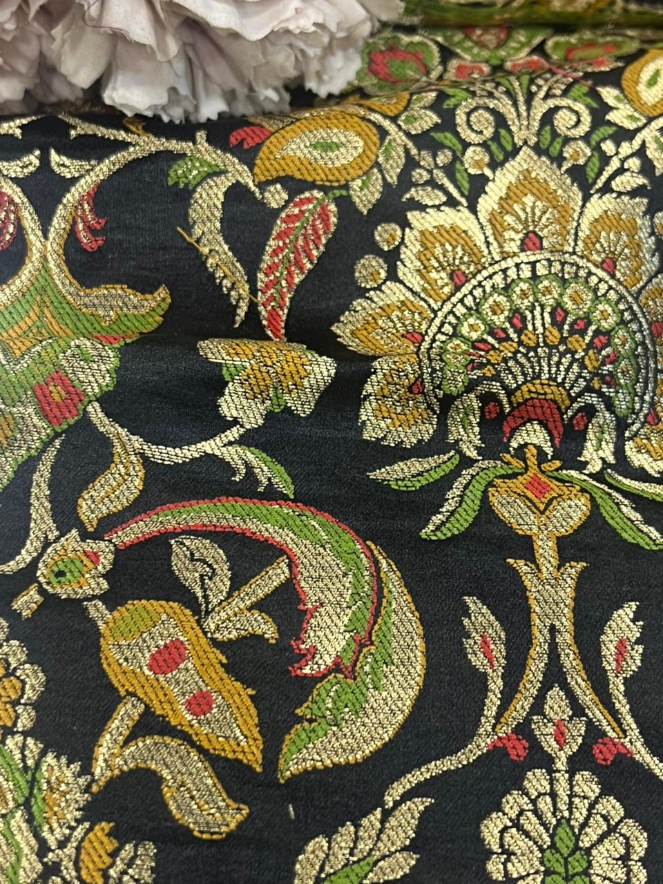 Elegant Black Handloom Banarasi Kimkhwab Silk Meenakari Flower Design Fabric ( 2.5 Mtr ) - Luxurion World