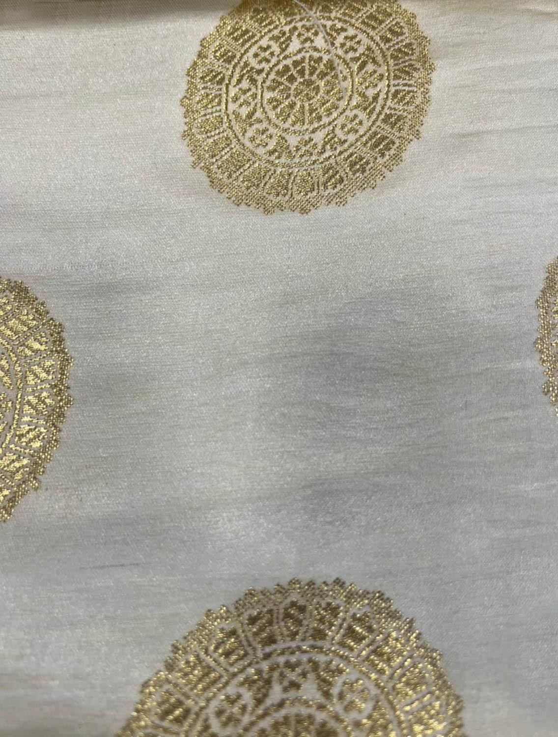 Elegant White Banarasi Brocade Satin Silk Fabric ( 2.5 Mtr ) - Luxurion World