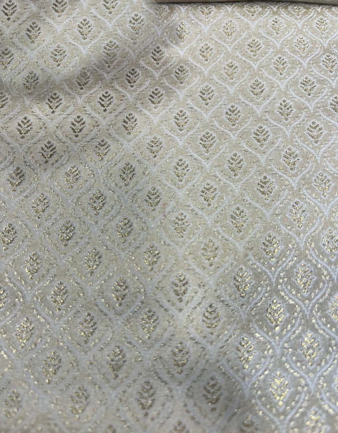 Elegant White Banarasi Brocade Satin Silk Fabric ( 2.5 Mtr ) - Luxurion World