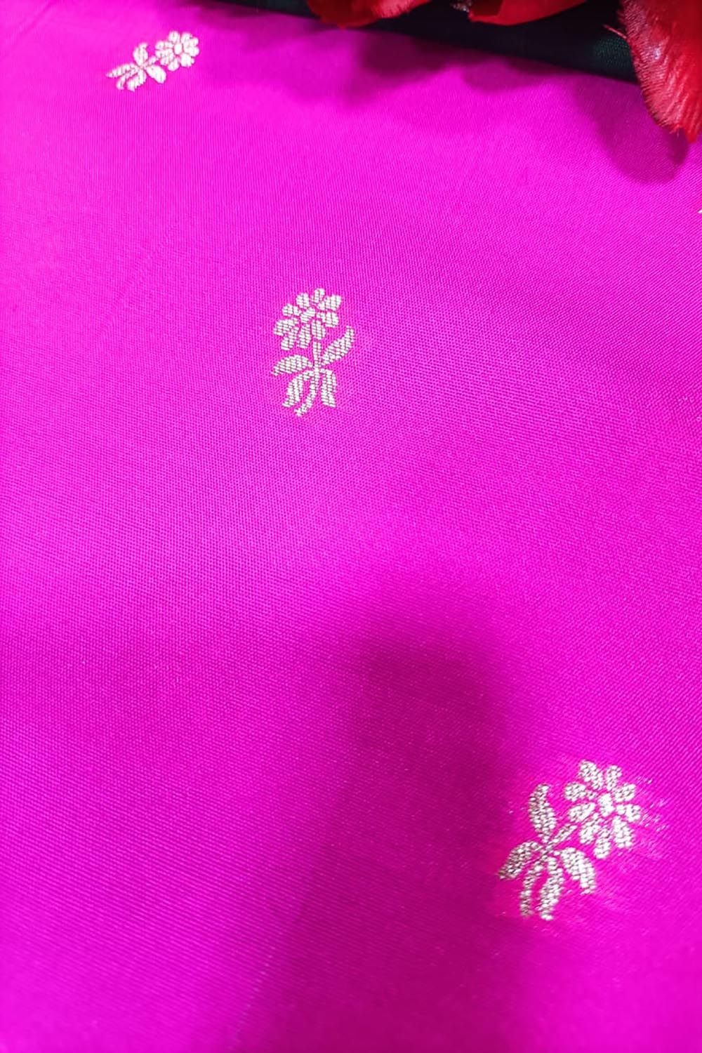 Pink Handloom Banarasi Silk Flower Design Fabric ( 2.5 Mtr ) - Luxurion World