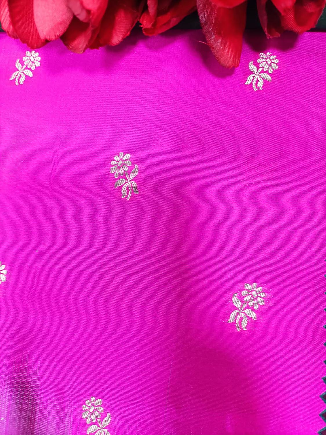 Pink Handloom Banarasi Silk Flower Design Fabric ( 2.5 Mtr ) - Luxurion World