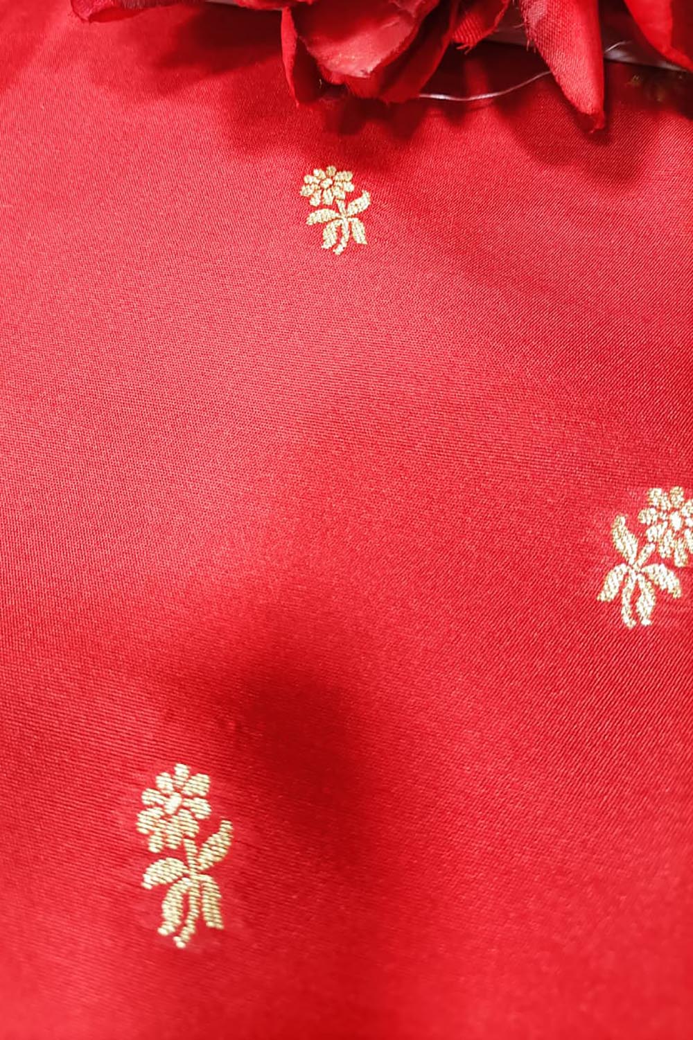 Red Handloom Banarasi Silk Flower Design Fabric ( 2.5 Mtr ) - Luxurion World