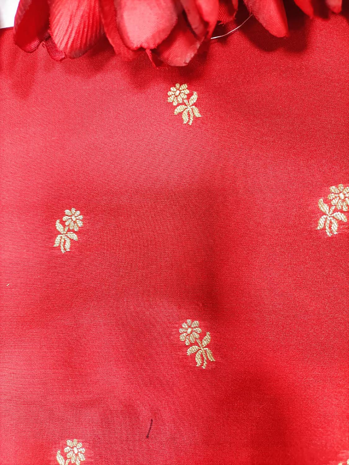 Red Handloom Banarasi Silk Flower Design Fabric ( 2.5 Mtr ) - Luxurion World