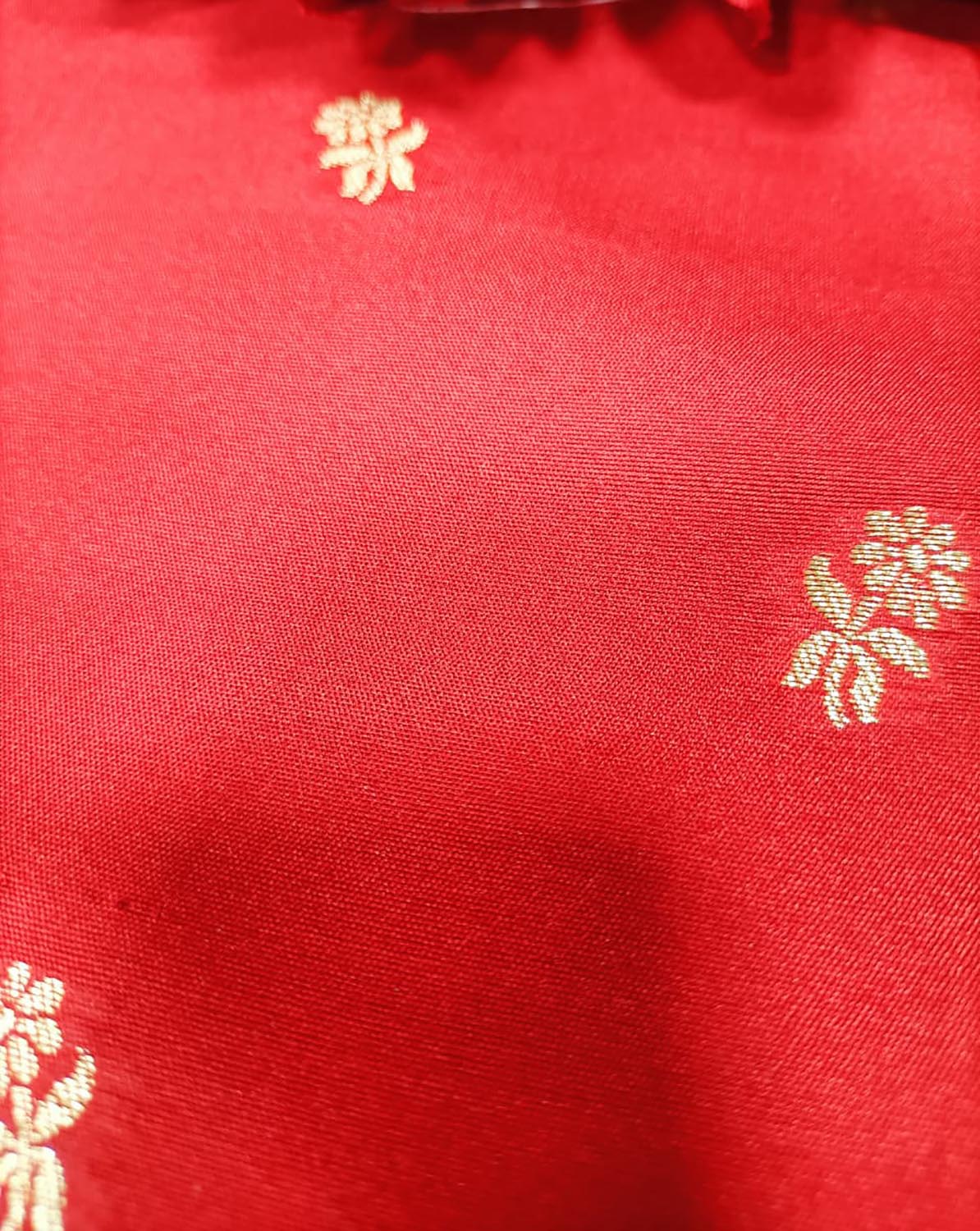 Red Handloom Banarasi Silk Flower Design Fabric ( 2.5 Mtr ) - Luxurion World