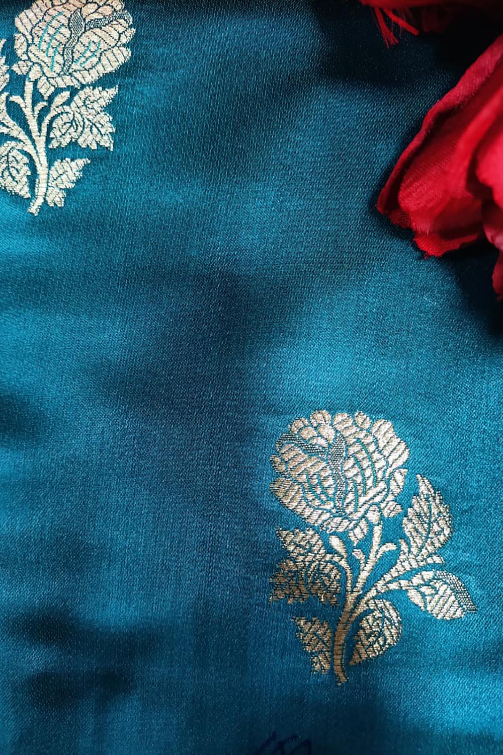 Blue Handloom Banarasi Silk Flower Design Fabric ( 2.5 Mtr ) - Luxurion World