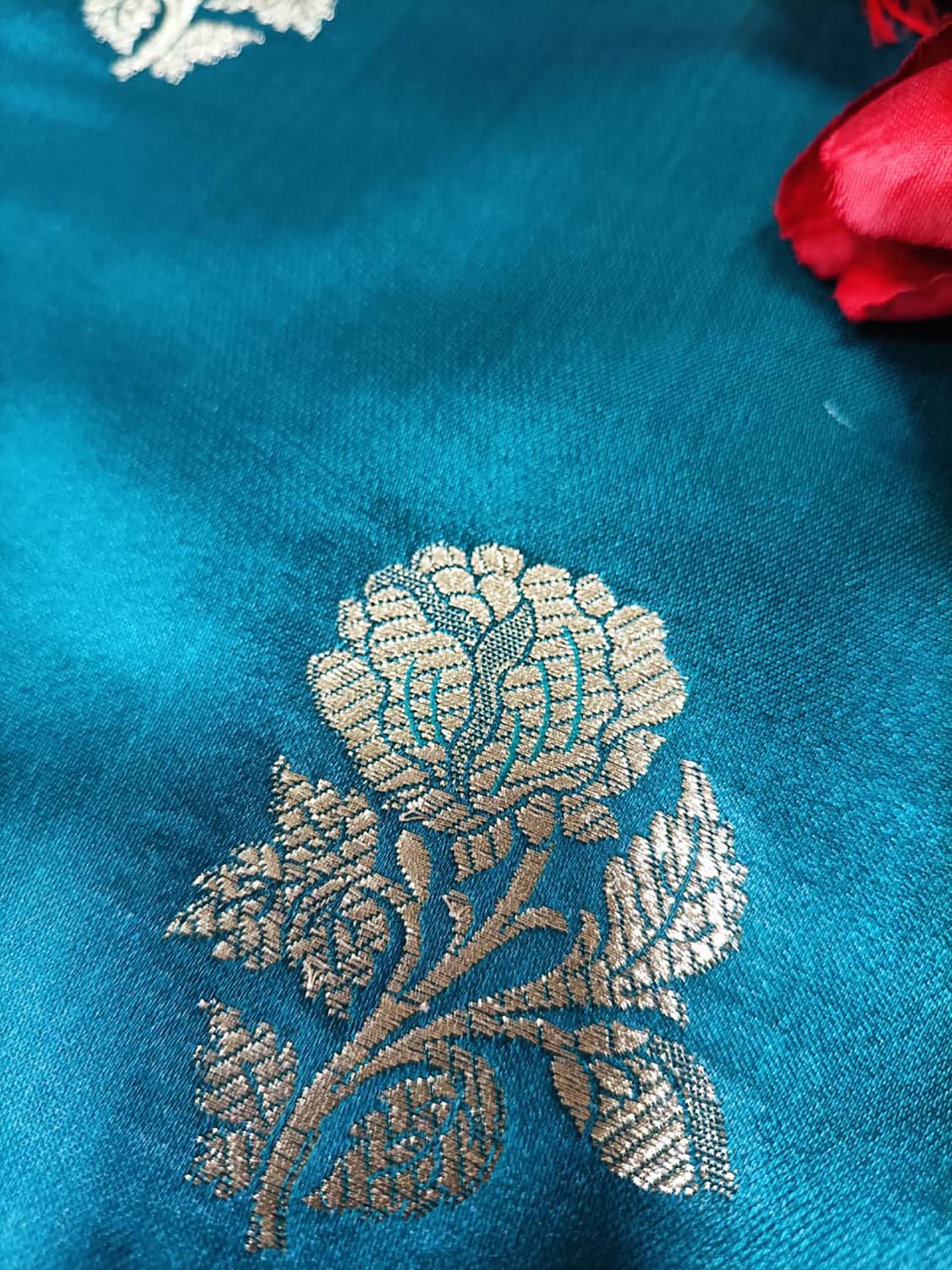 Blue Handloom Banarasi Silk Flower Design Fabric ( 2.5 Mtr ) - Luxurion World