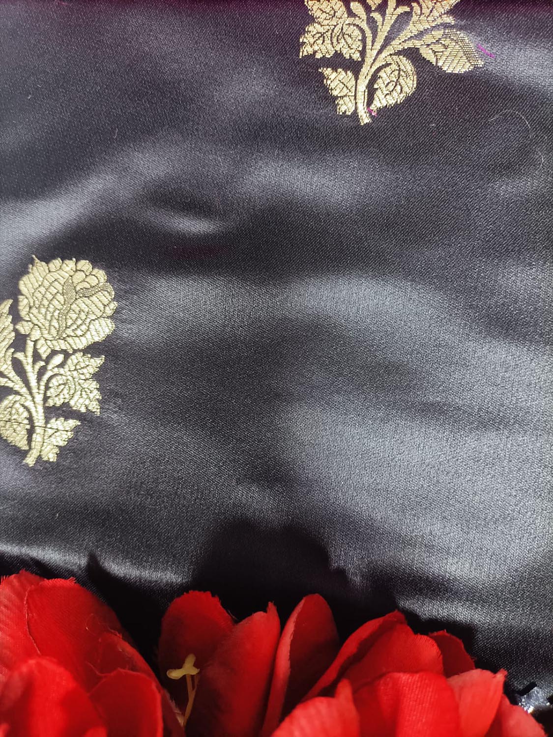 Grey Handloom Banarasi Silk Flower Design Fabric ( 2.5 Mtr ) - Luxurion World