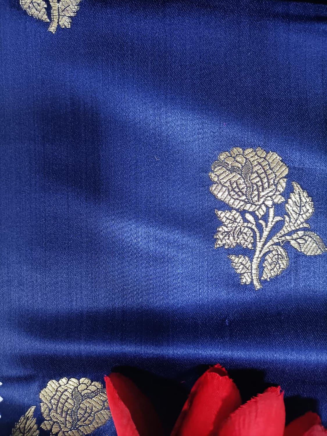 Blue Handloom Banarasi Silk Flower Design Fabric ( 2.5 Mtr ) - Luxurion World